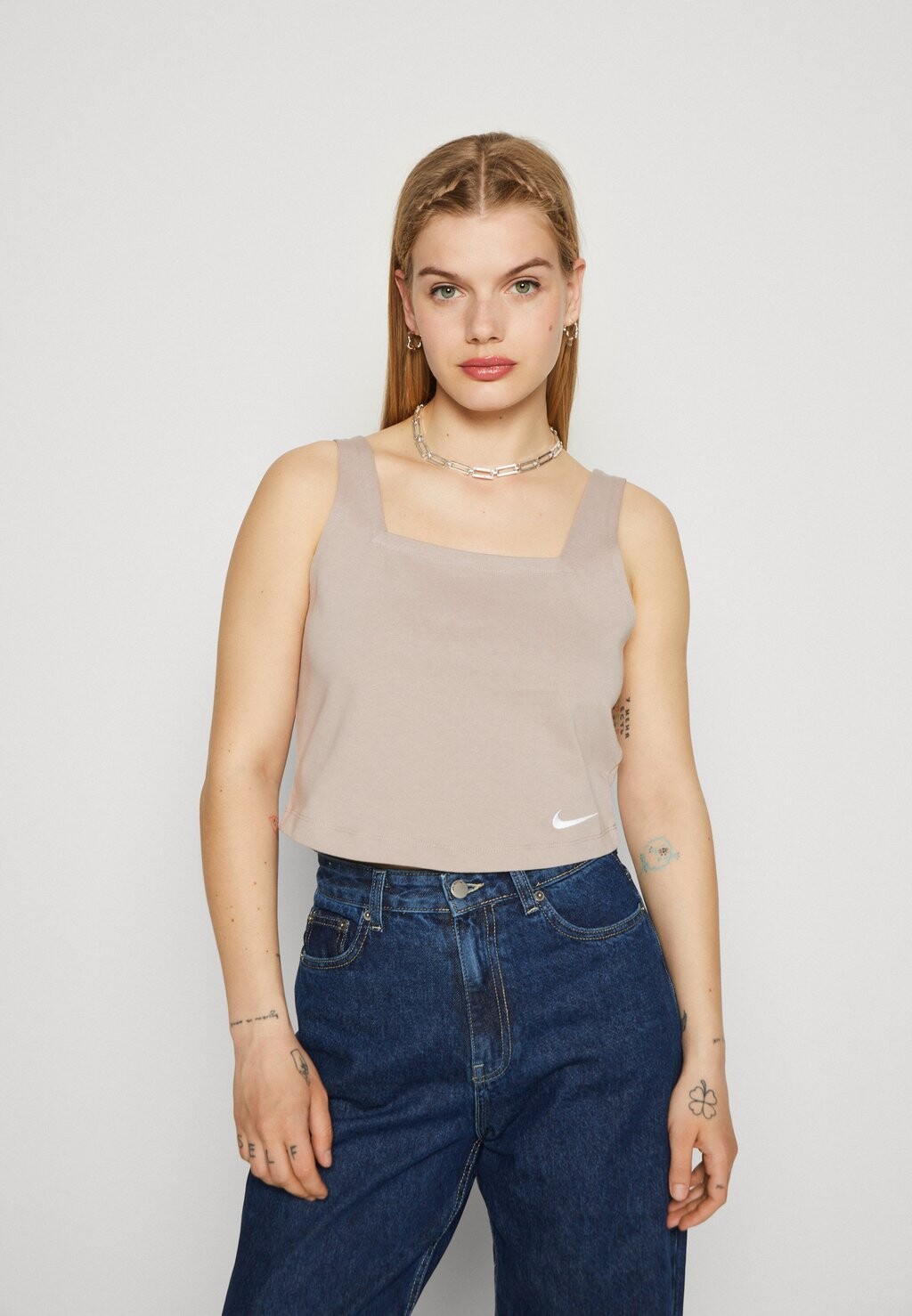 

Топ Nike