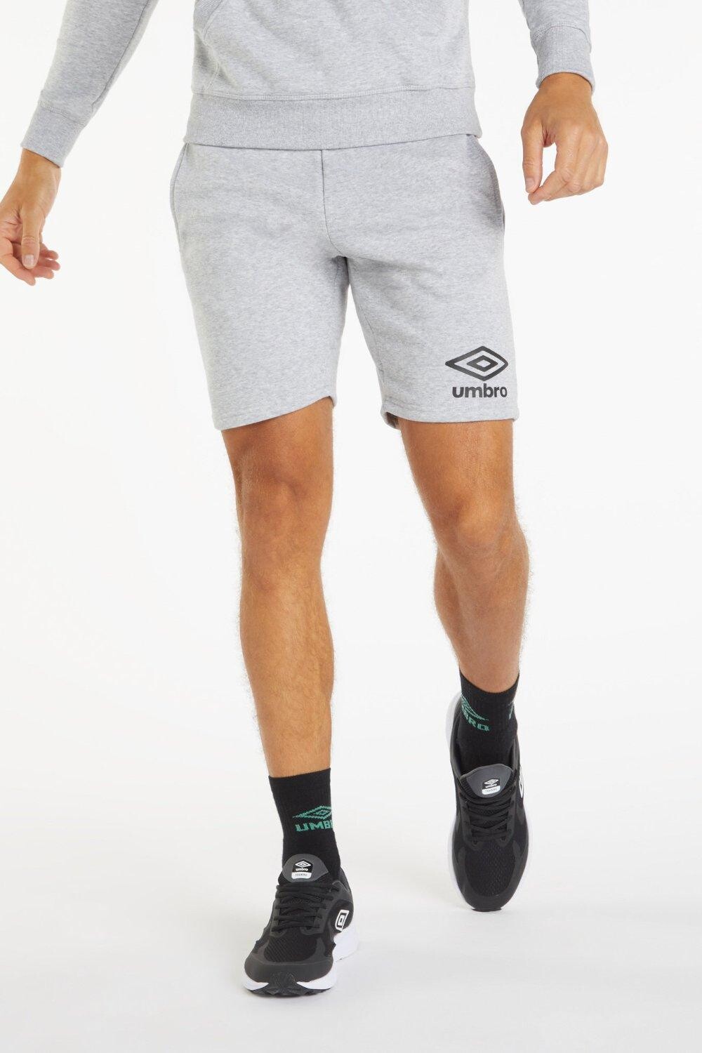 

Шорты для бега в активном стиле Umbro, черный