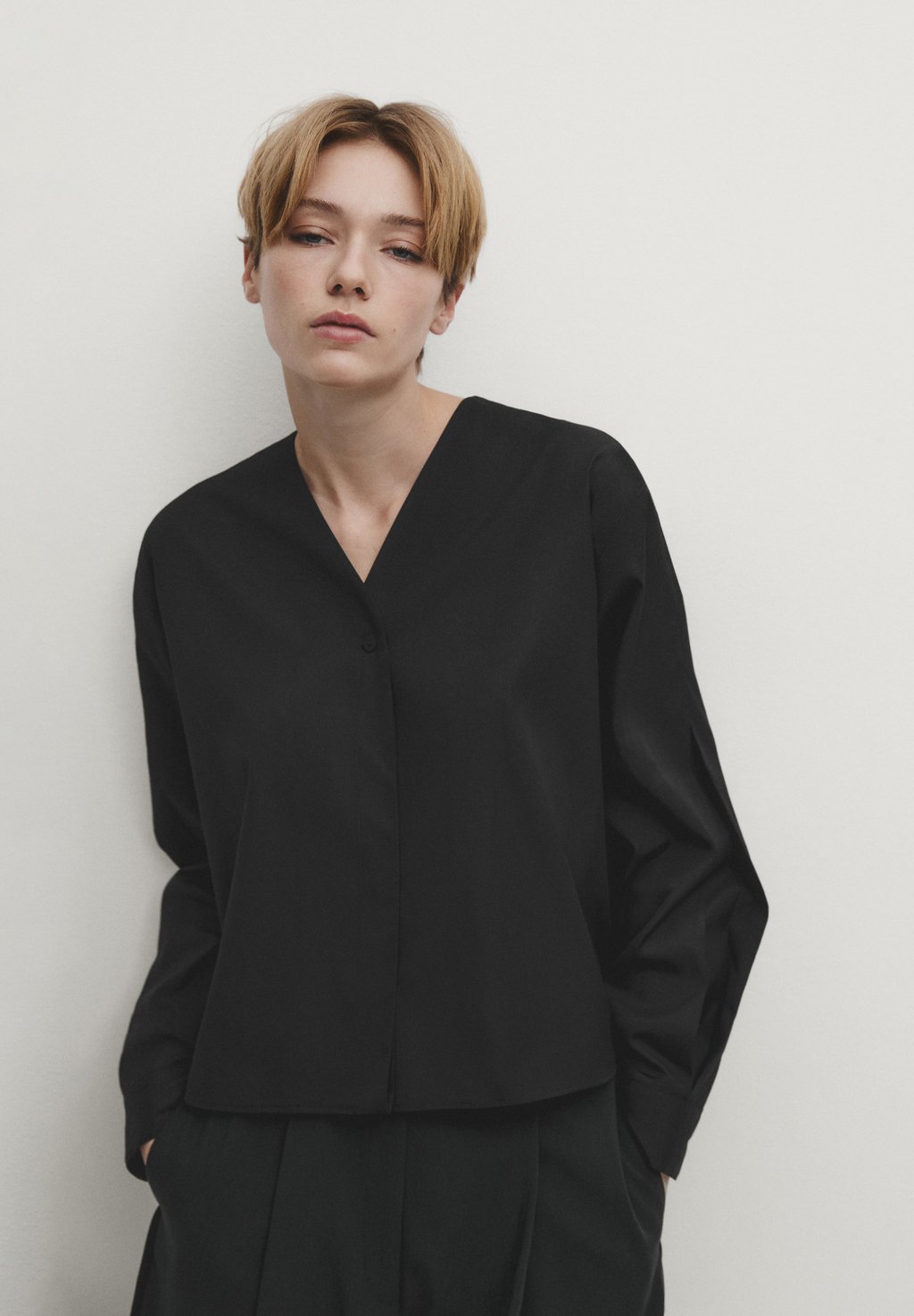 

Блузка V-NECK Massimo Dutti, цвет black