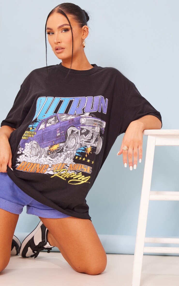 

PrettyLittleThing Черная объемная футболка с принтом Outrun Car, Черный