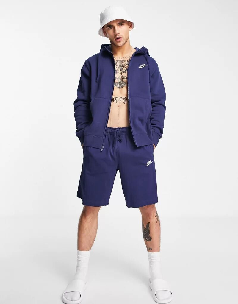 

Темно-синие шорты Nike Club