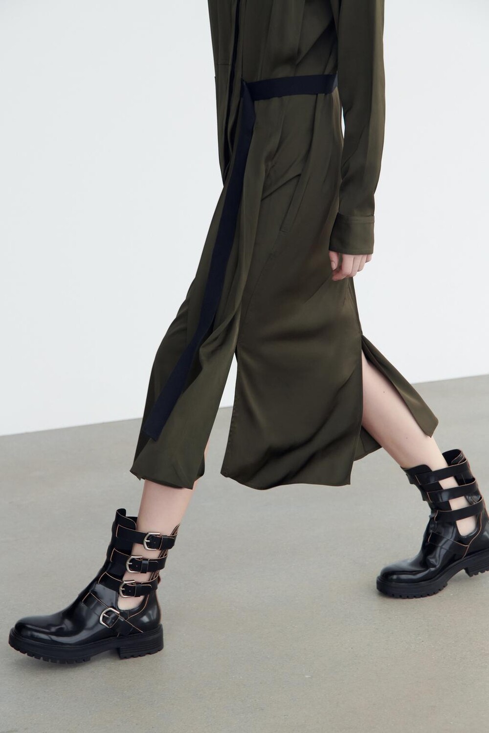 

Кожаные ботинки с вырезами и пряжками ZARA, черный