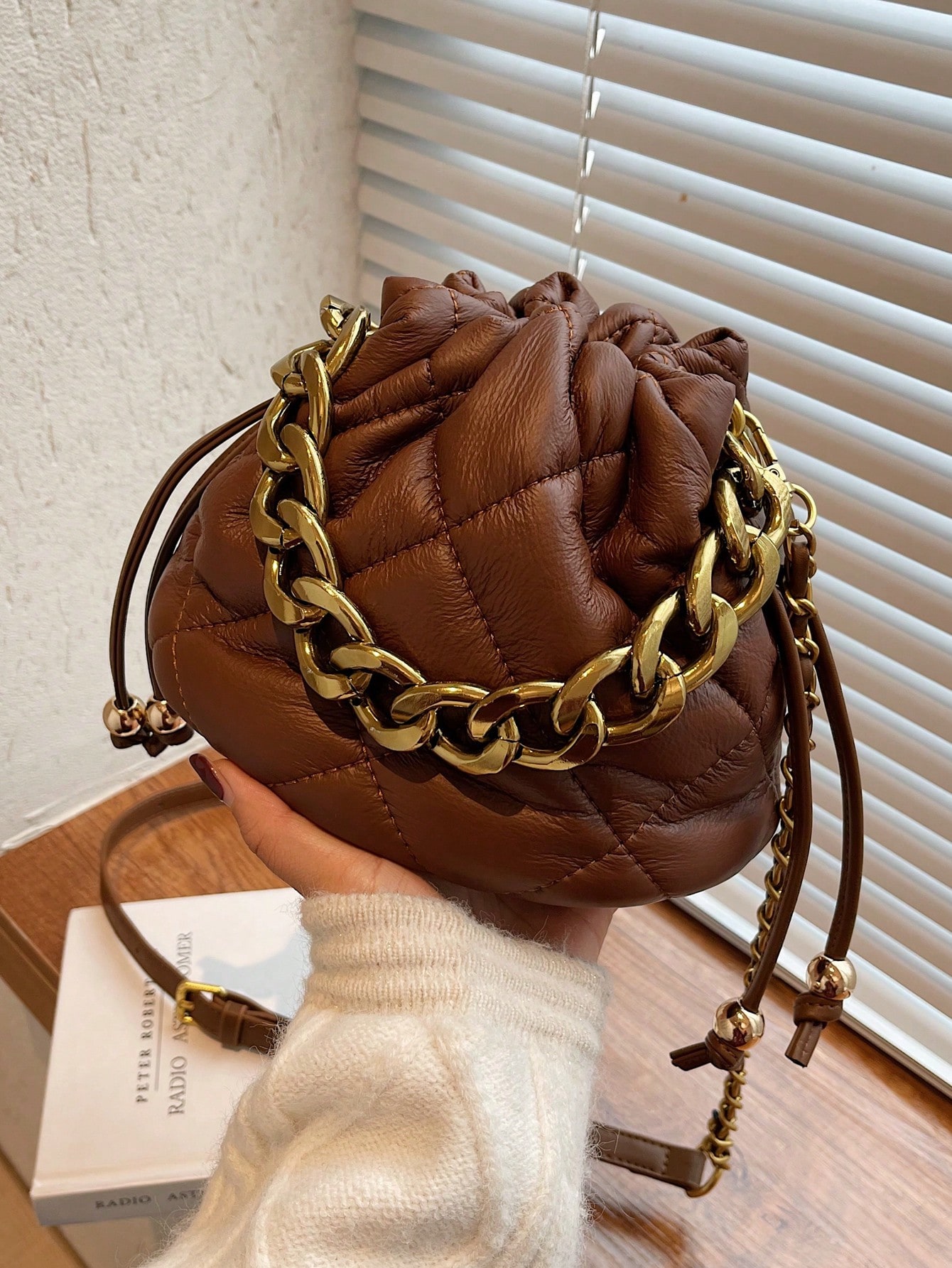 сумка бочонок серый Модная однотонная сумка с вышивкой и ручной кладью через плечо, коричневый
