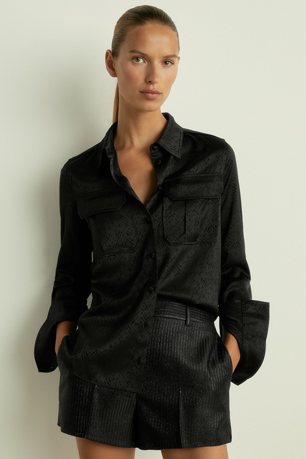 

Атласная блузка Hettie с жаккардовым узором в елочку Reiss, черный