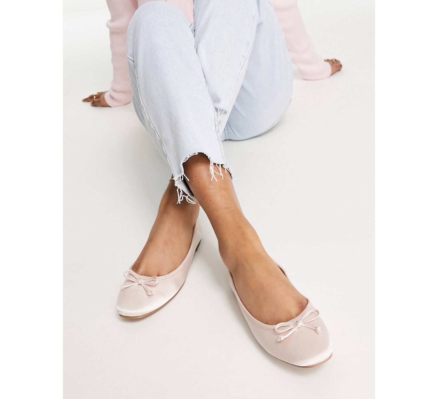 

Розовые атласные балетки с бантом ASOS DESIGN Lullaby