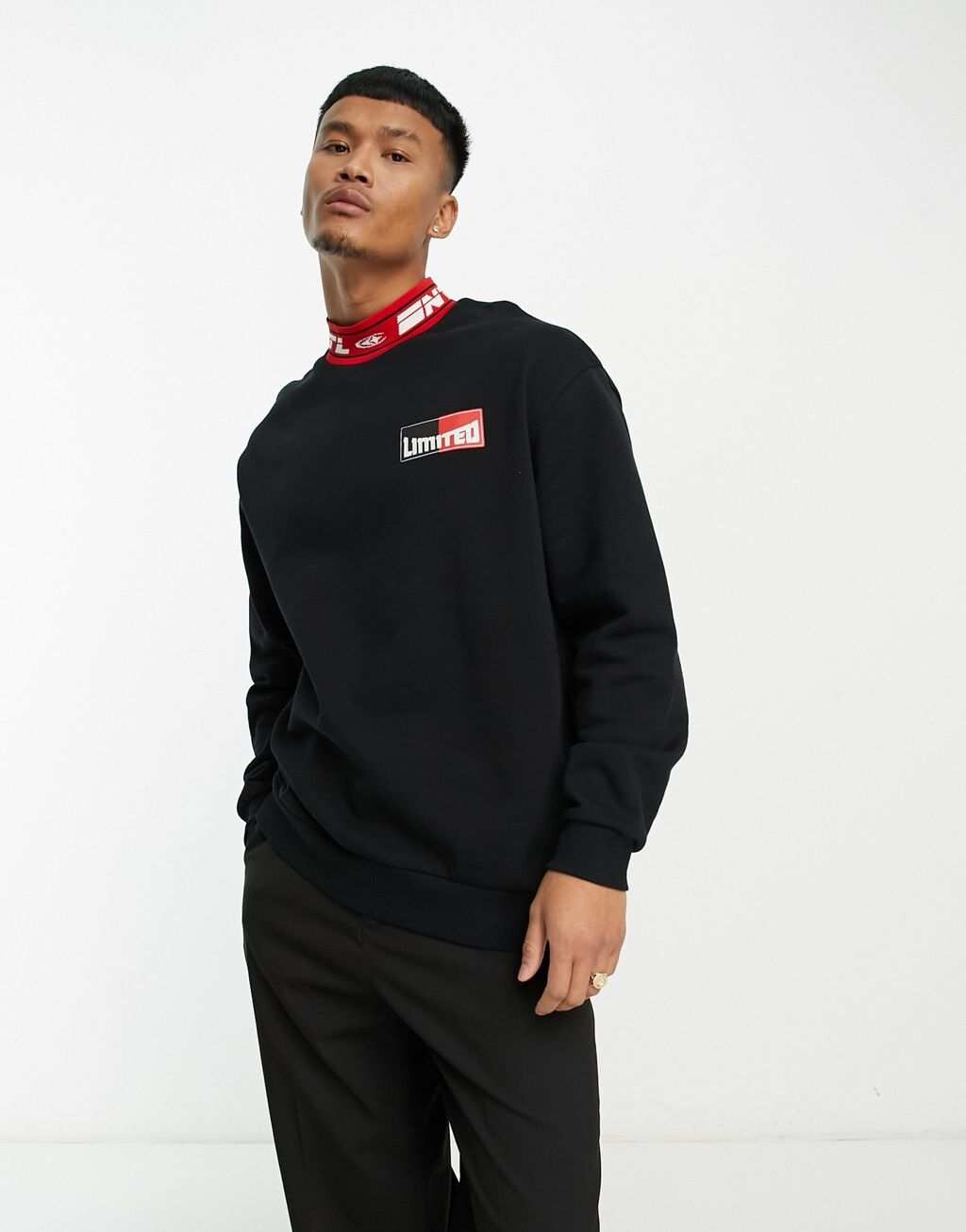 

Черный оверсайз-свитшот с текстовым воротником и принтом на груди ASOS DESIGN
