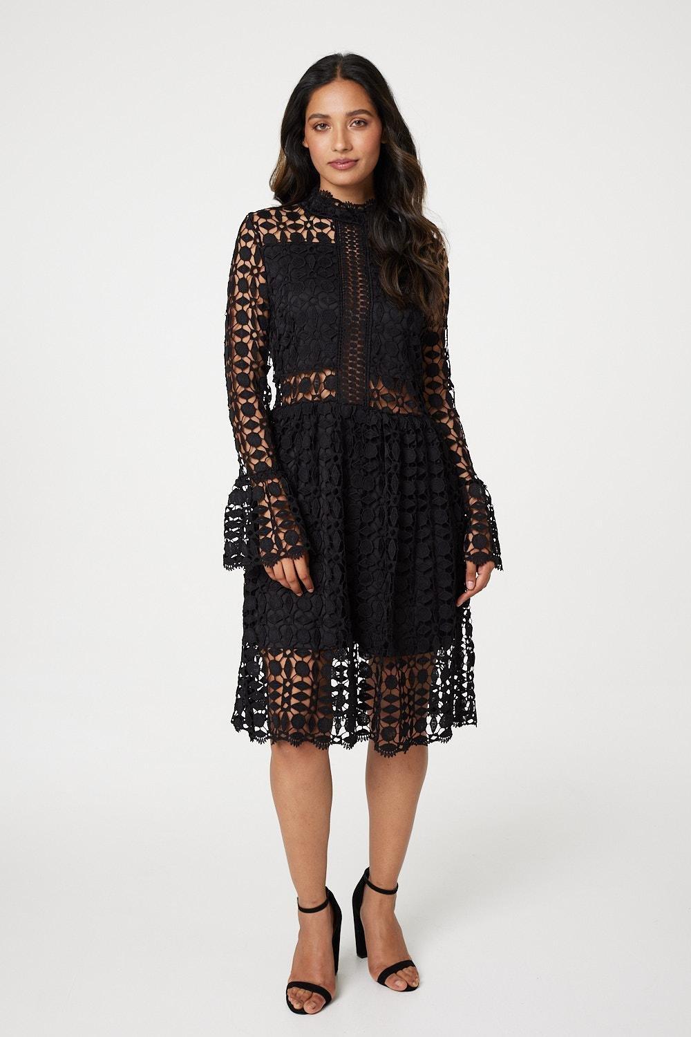цена Полупрозрачное кружевное платье с плиссированной юбкой Izabel London, черный