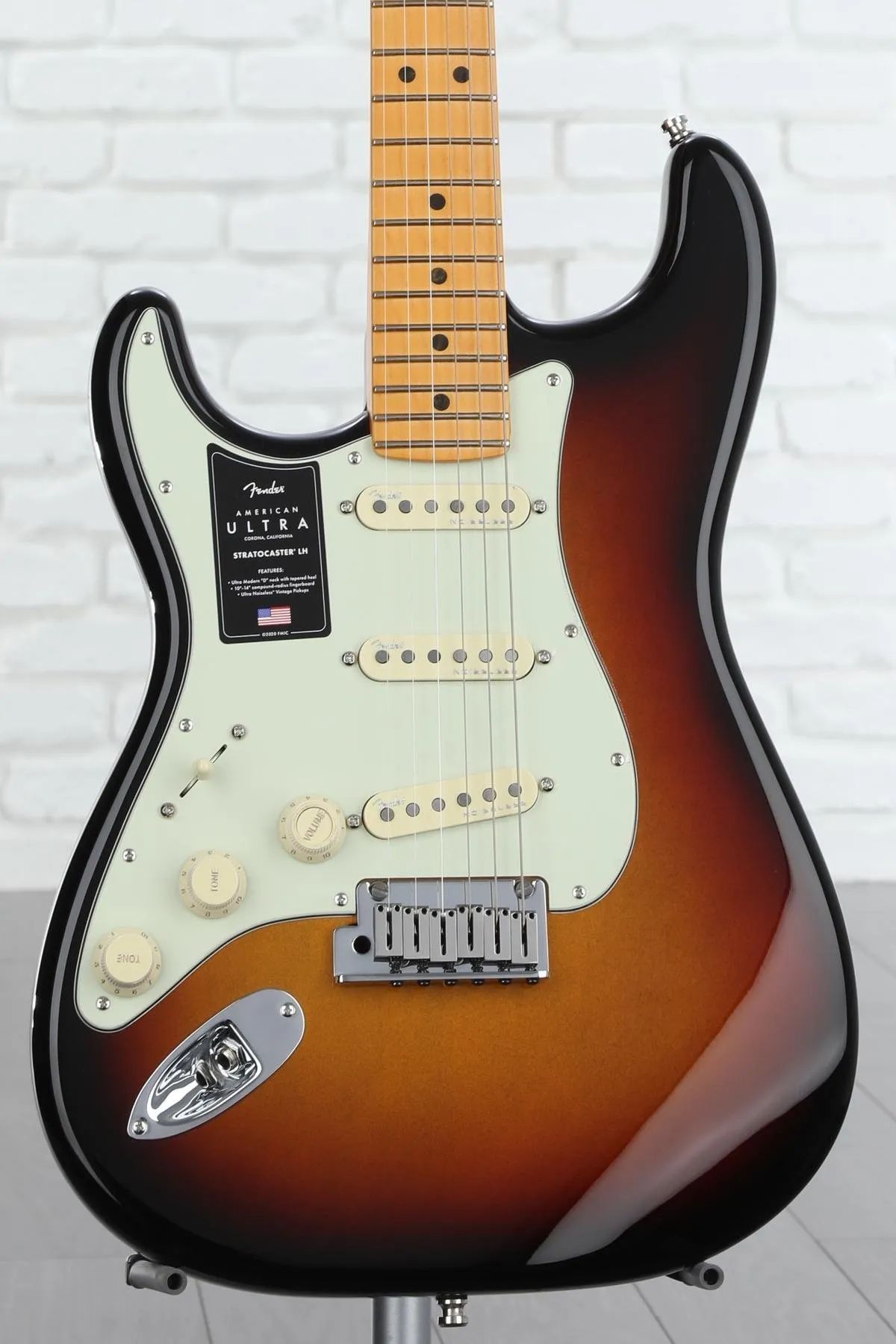 

Fender American Ultra Stratocaster для левой руки — Ultraburst с кленовой накладкой на грифе