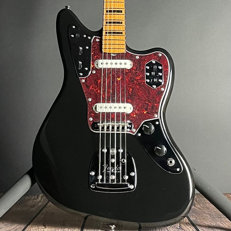 Электрогитара Fender Vintera II 70s Jaguar- Black электрогитара fender vintera ii 70s jaguar with maple fretboard black