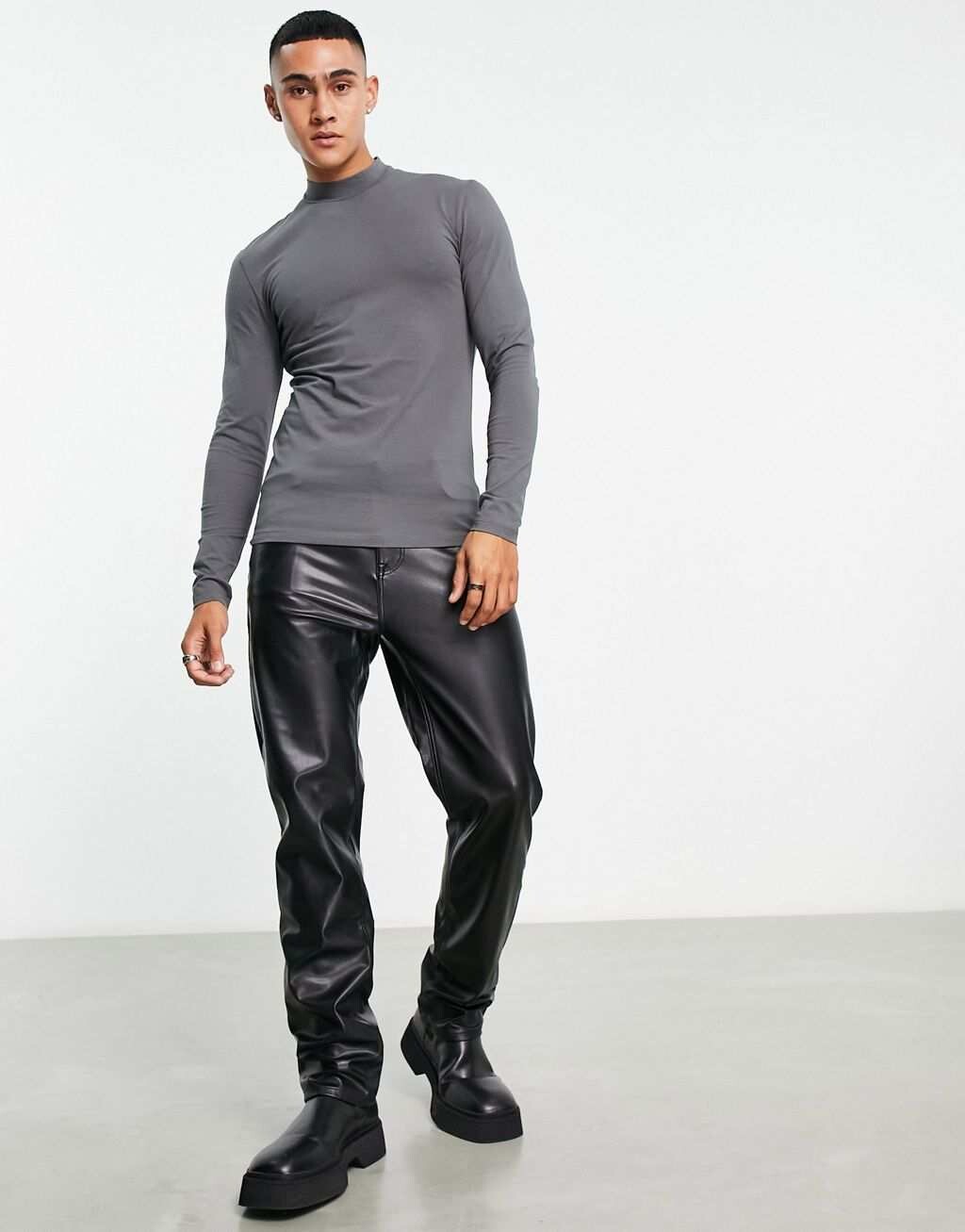 

Темно-серая футболка с длинными рукавами и черепахой ASOS Design