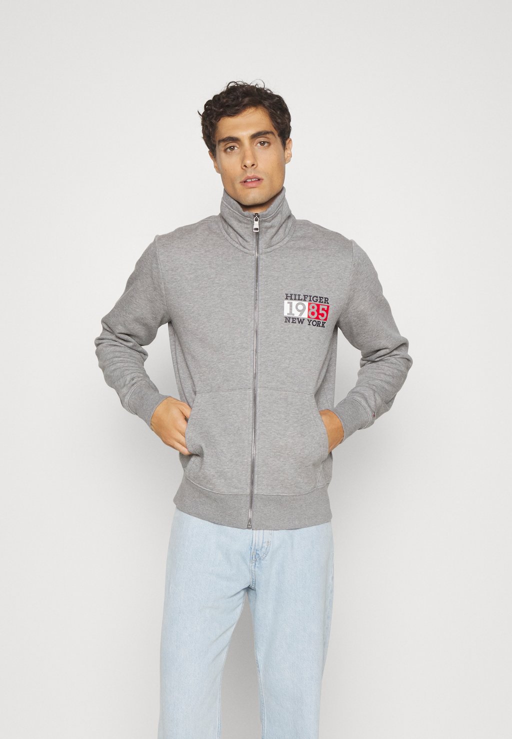 

Толстовка на молнии Tommy Hilfiger NEW YORK FLAG ZIP THROUGH, цвет medium grey heather