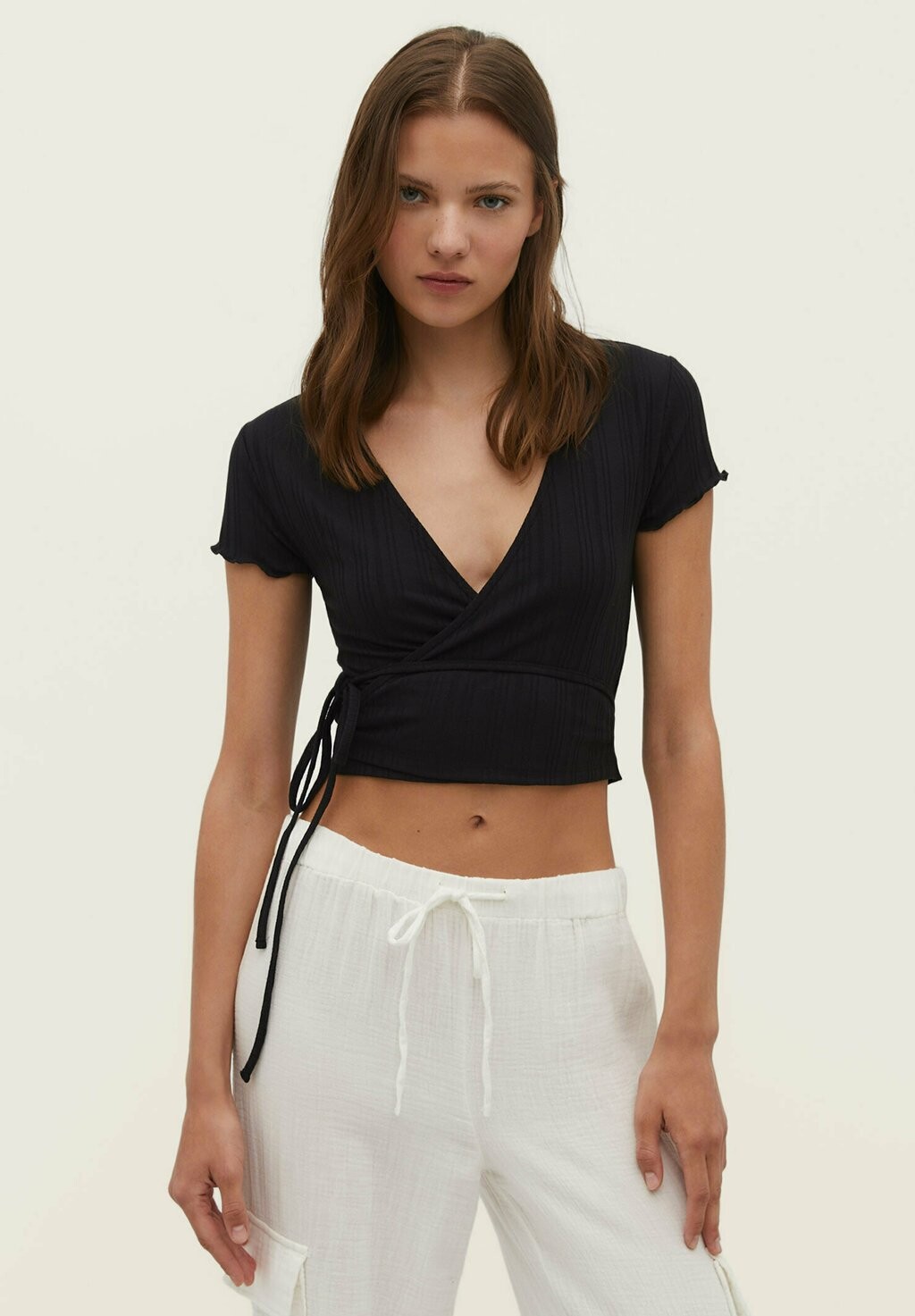 

Футболка с принтом Stradivarius, черный