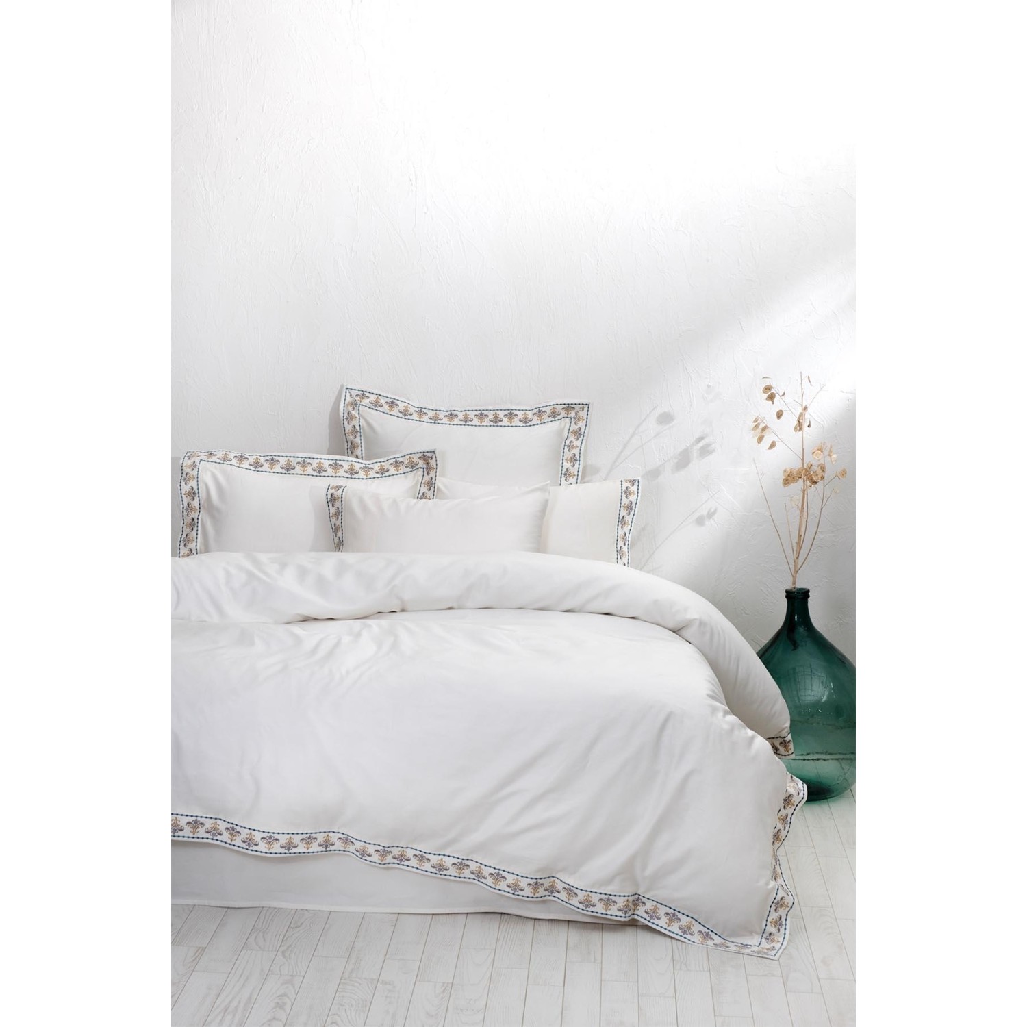 Экокотон Mira King Size Комплект постельного белья из 100% органического хлопка, атласа, кремового цвета с вышивкой, 240X220 см