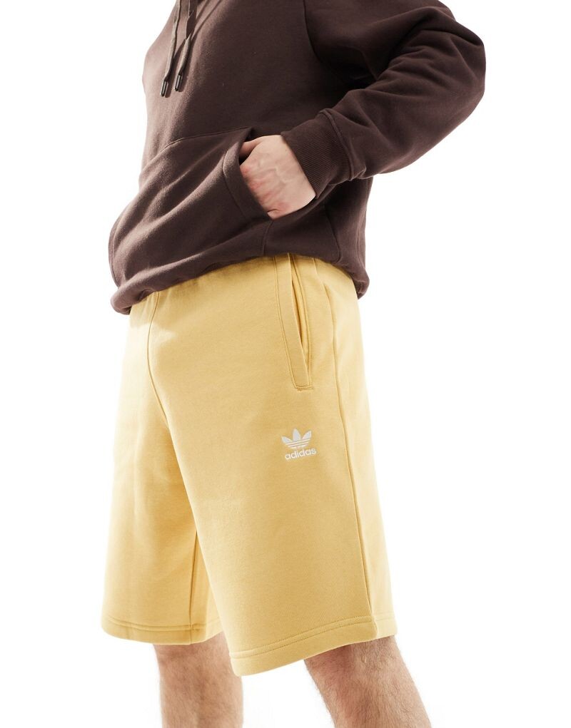 

Adidas Originals - Essentials - Шорты овсяного цвета