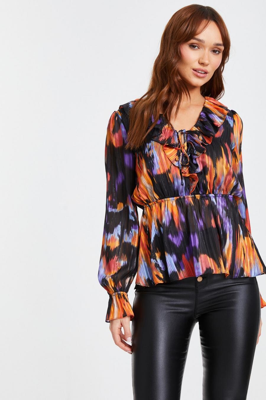 

Черный шифоновый топ с принтом пятна QUIZ Clothing