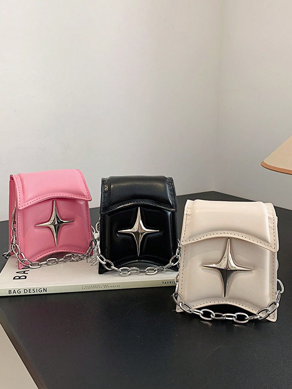 

Сумка Mini Star с клапаном и цепочкой, черный