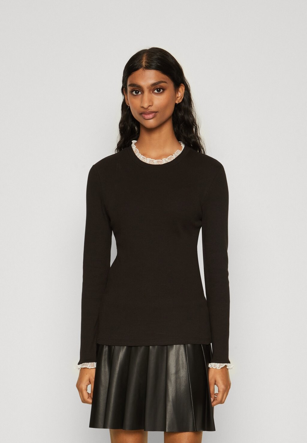 

Футболка с длинным рукавом Onlnew Leslie ONLY Petite, цвет black/cloud dancer