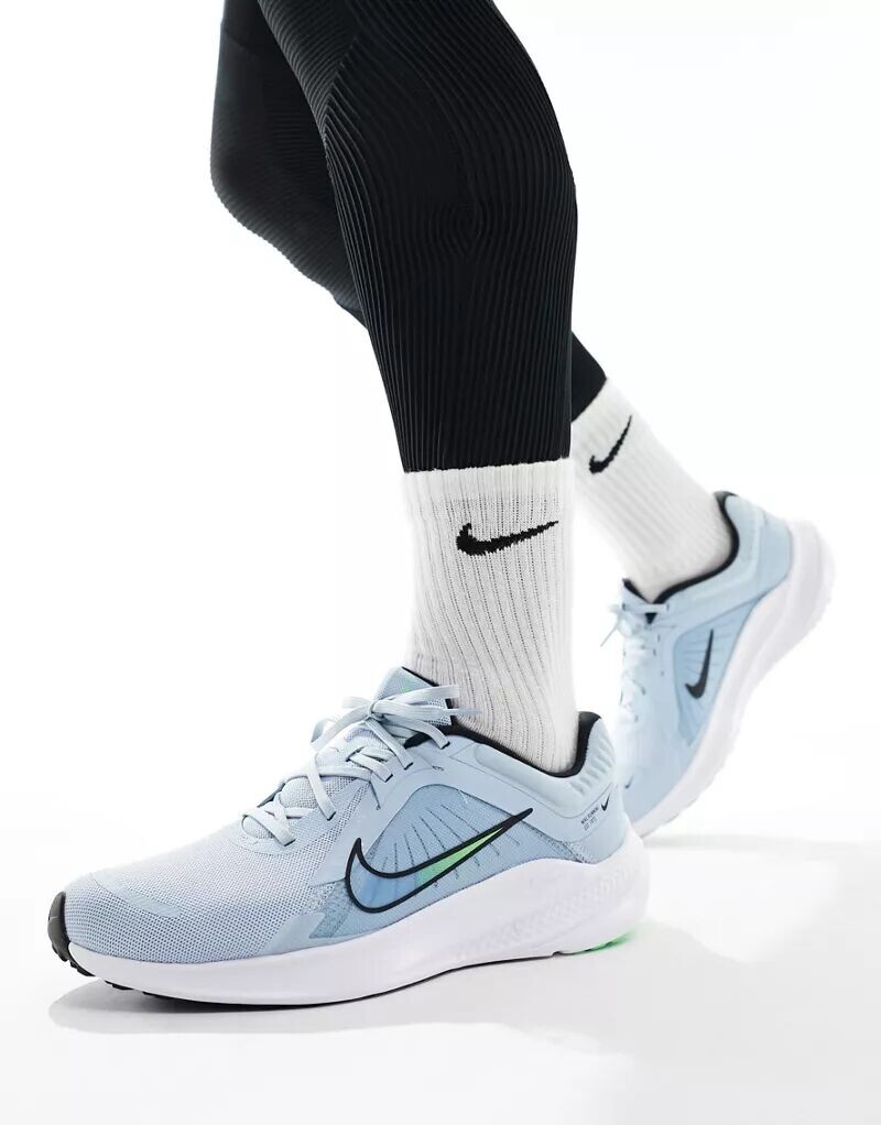 

Синие кроссовки Nike Quest 5