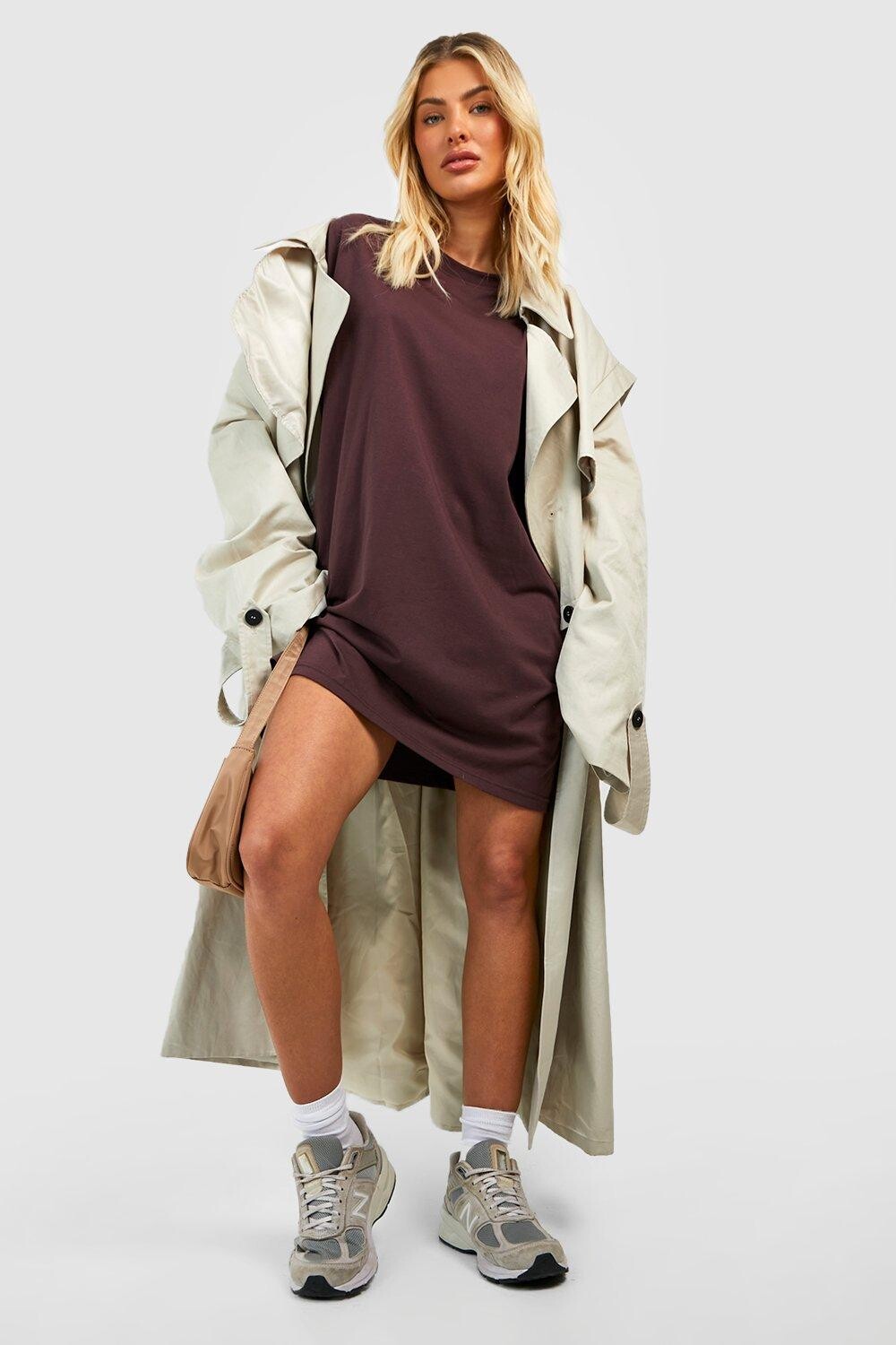 

Платье-футболка супер-оверсайз boohoo, коричневый