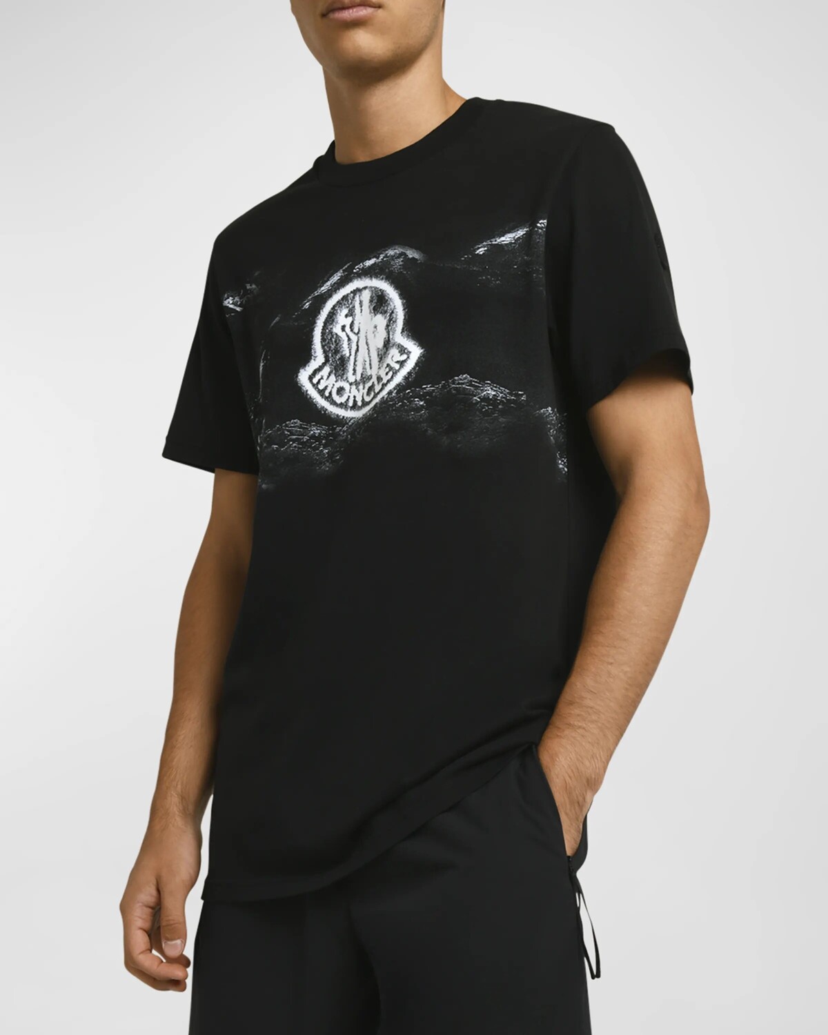 

Мужская футболка с логотипом Mountain Moncler, цвет Charcoal