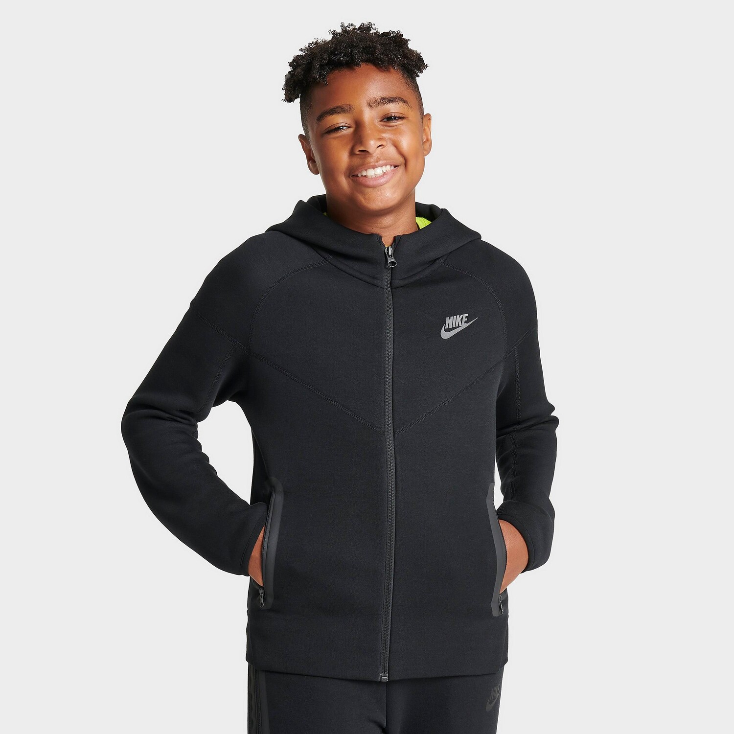 

Толстовка из технического флиса с молнией во всю длину Nike Sportswear для мальчиков, черный