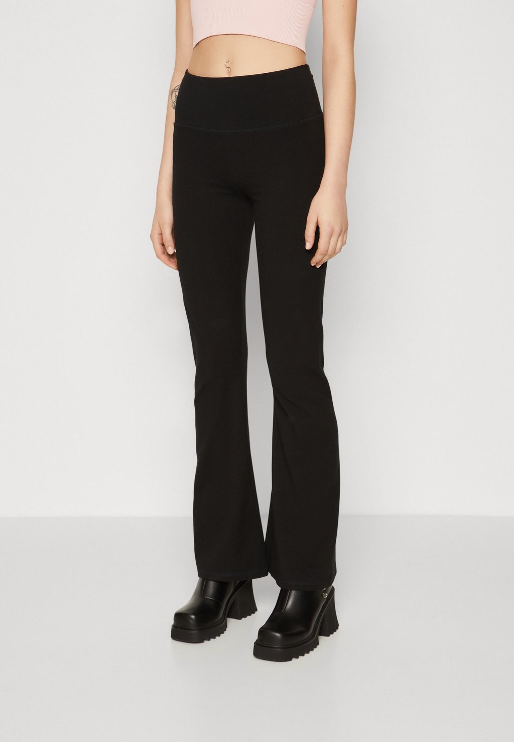 

Леггинсы Ultra High-Rise Flared Leggings Hollister Co.