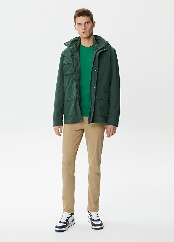 

Мужское пальто цвета хаки с капюшоном и принтом Lacoste
