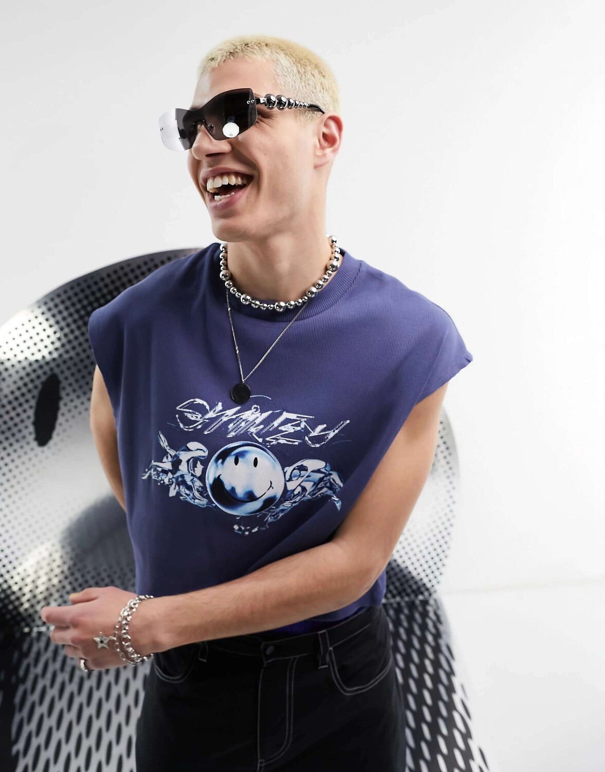 

Синий жилет в рубчик с принтом Smiley ASOS Smiley Collab