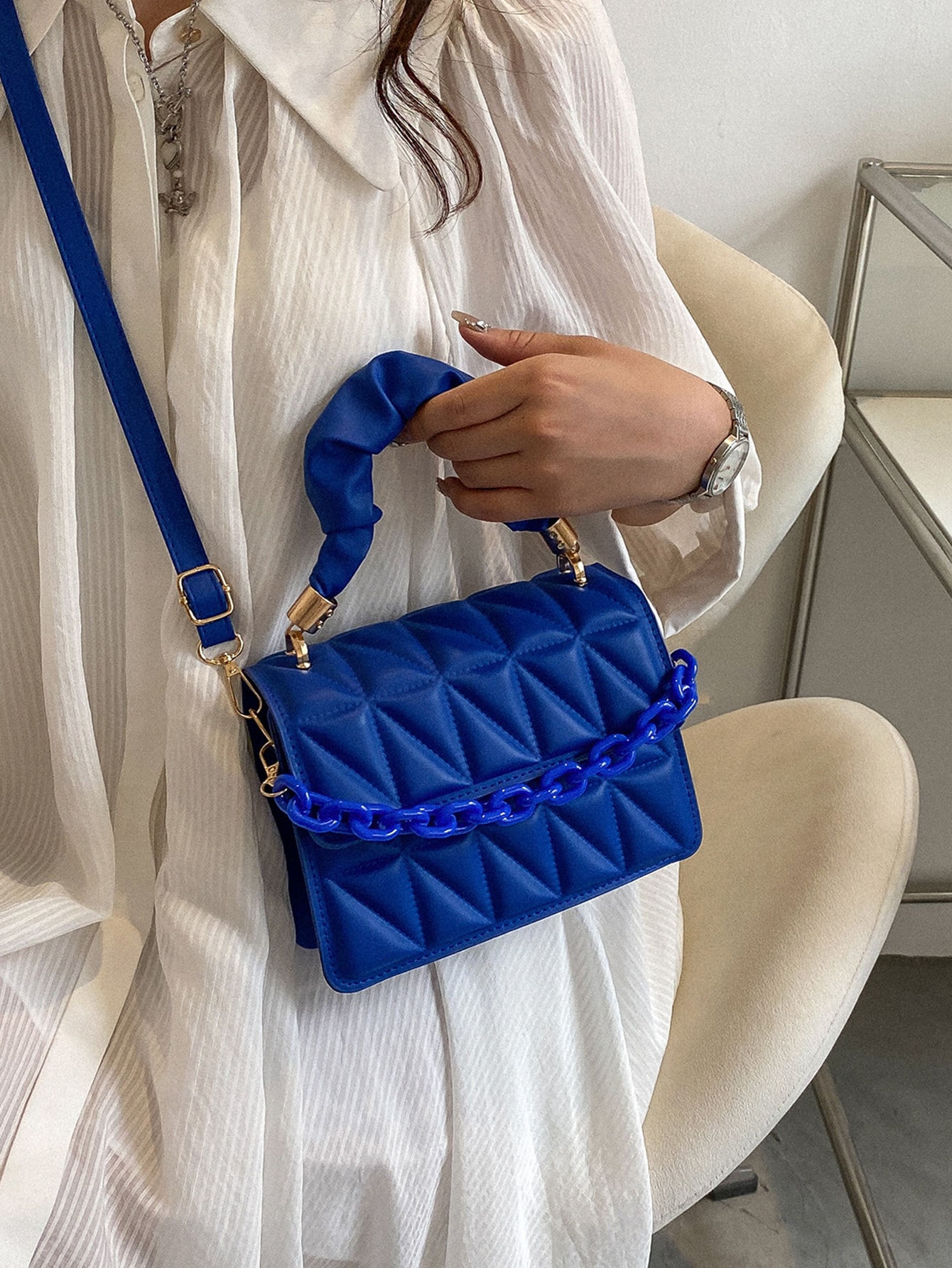 Миниатюрная квадратная сумка с клапаном и геометрическим тиснением в виде цепочки, синий миниатюрная квадратная сумка с клапаном белый