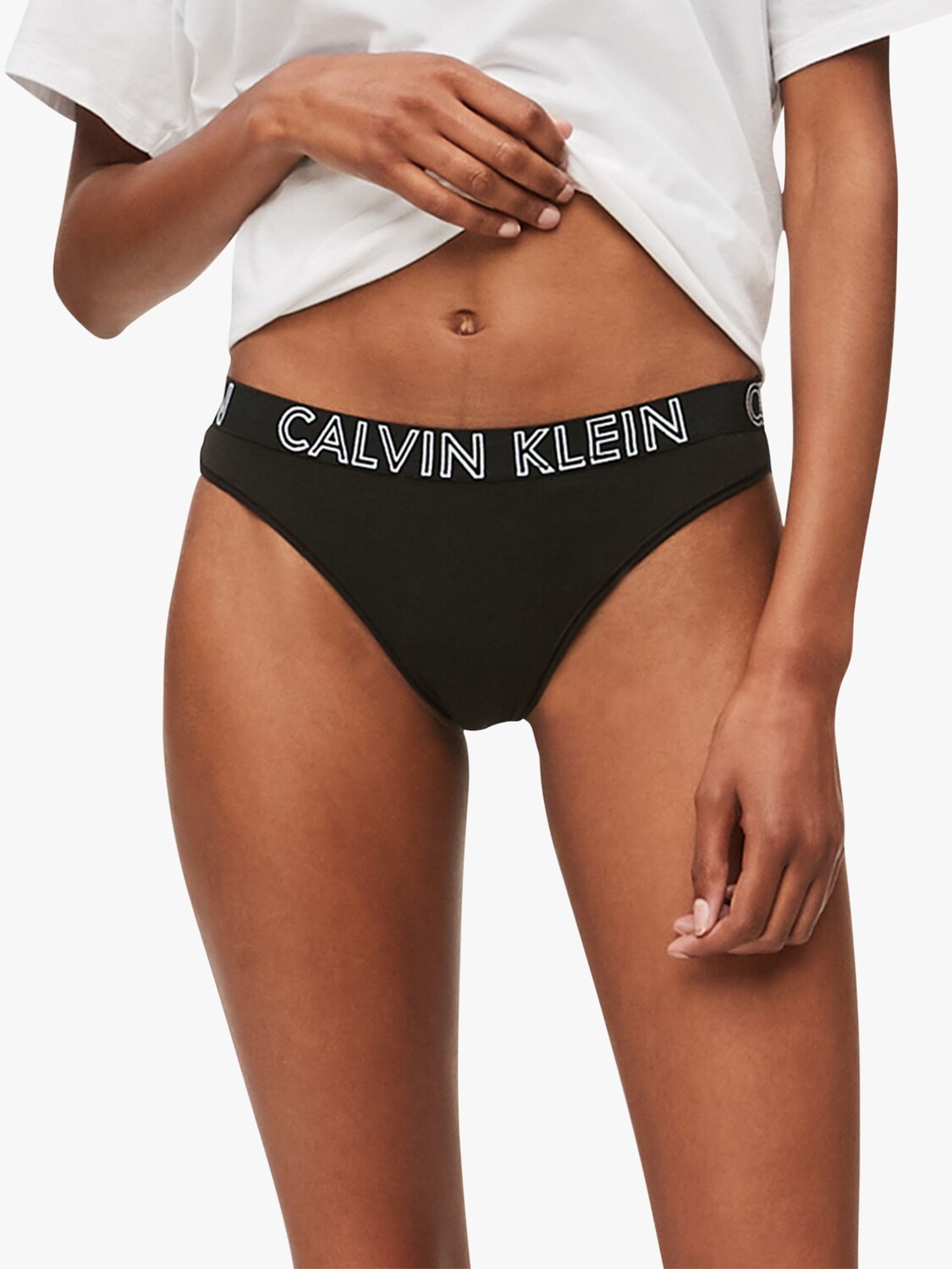 

Хлопковые стринги Calvin Klein Ultimate, черные