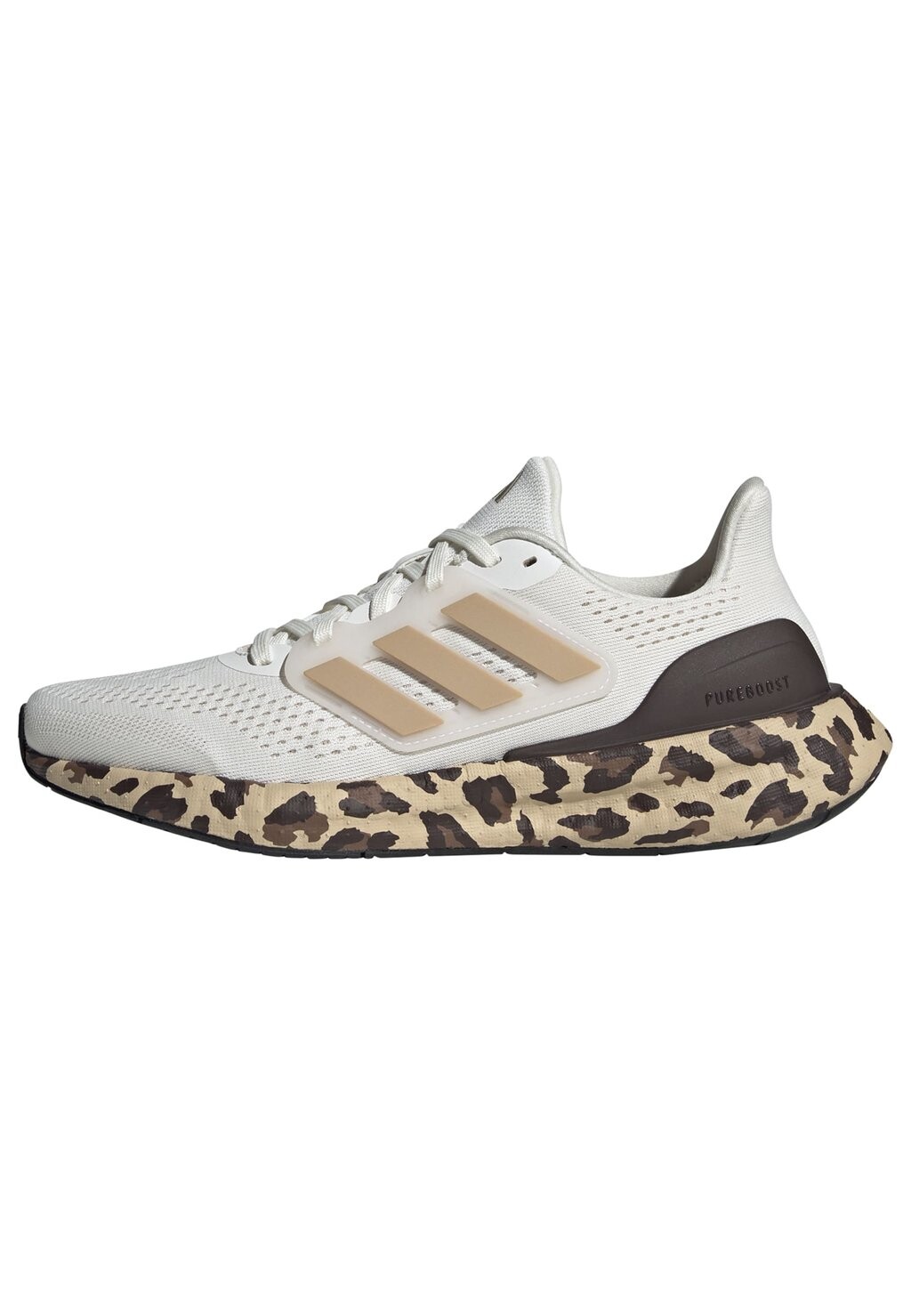 

Кроссовки нейтрального цвета PUREBOOST 23 adidas Performance, цвет core white gold met. shadow brown
