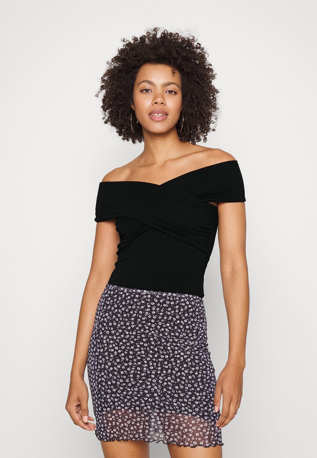 

Блузка Gina Tricot, черный