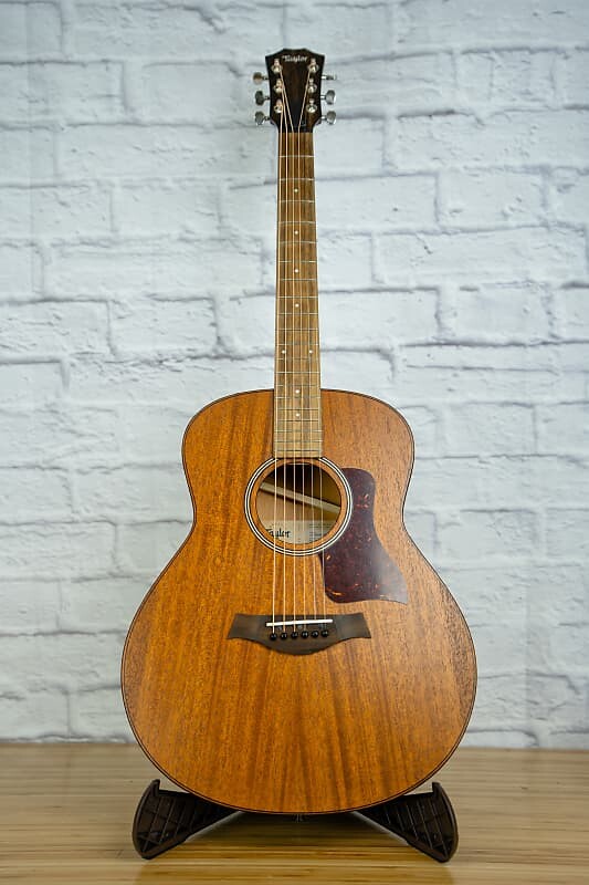 

Акустическая гитара Taylor GTe Mahogany - Natural- With Case