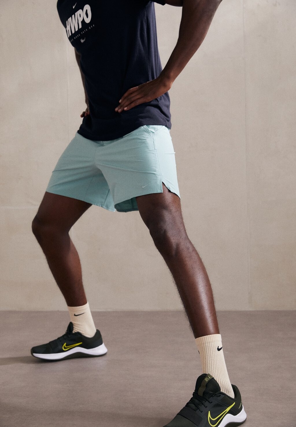 

Спортивные шорты UNLIMITED Nike, минеральный