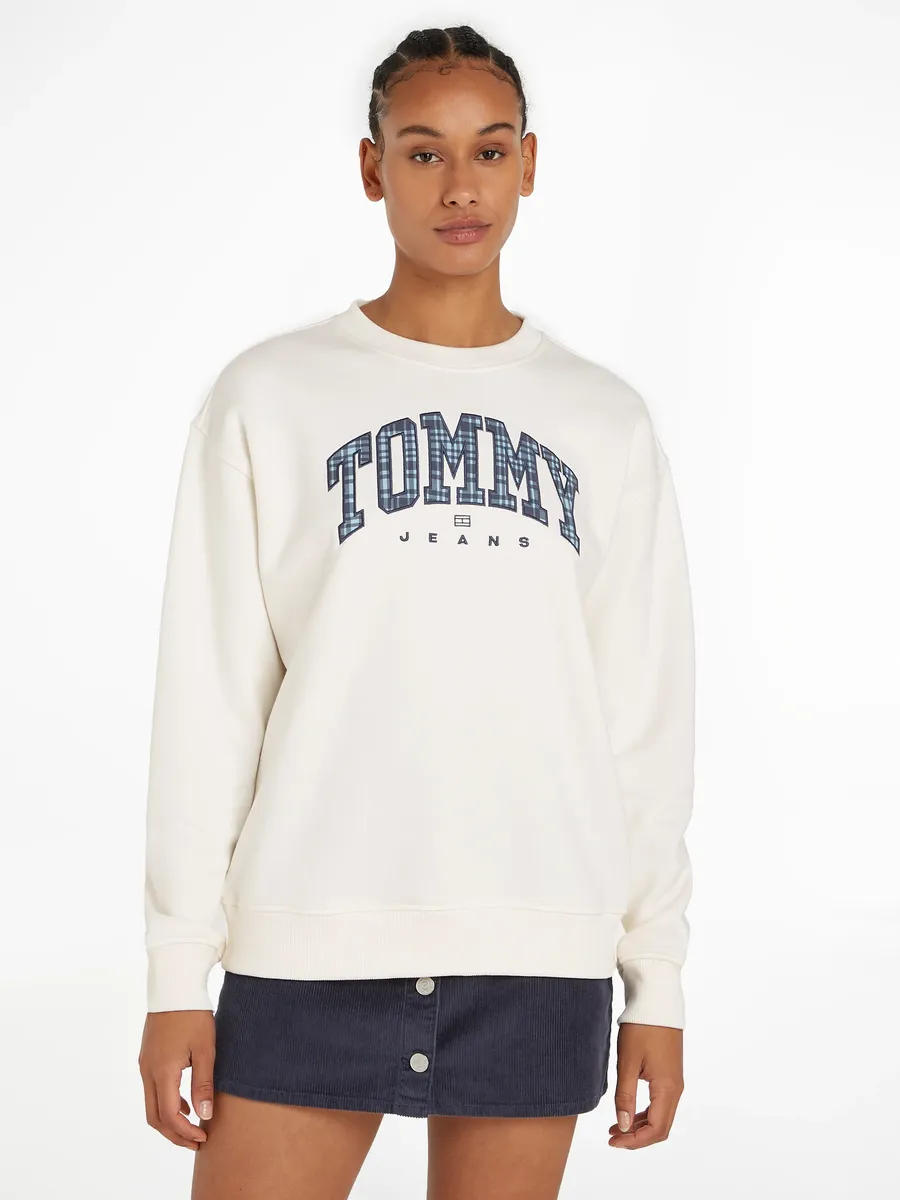 

Толстовка Tommy Jeans "TJW RLX PREP EXPLORER 1 CREW EXT" с надписью логотипа Tommy Jeans, белый