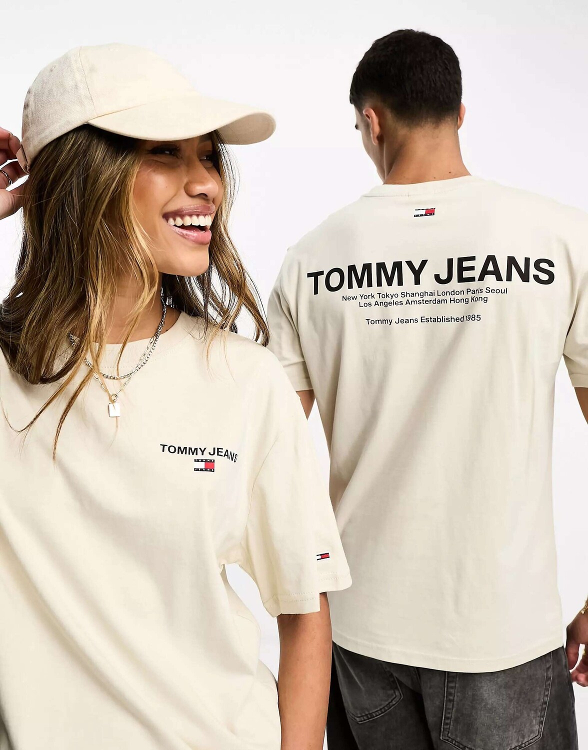 

Бежевая классическая футболка унисекс с линейным логотипом на спине Tommy Jeans, Бежевый