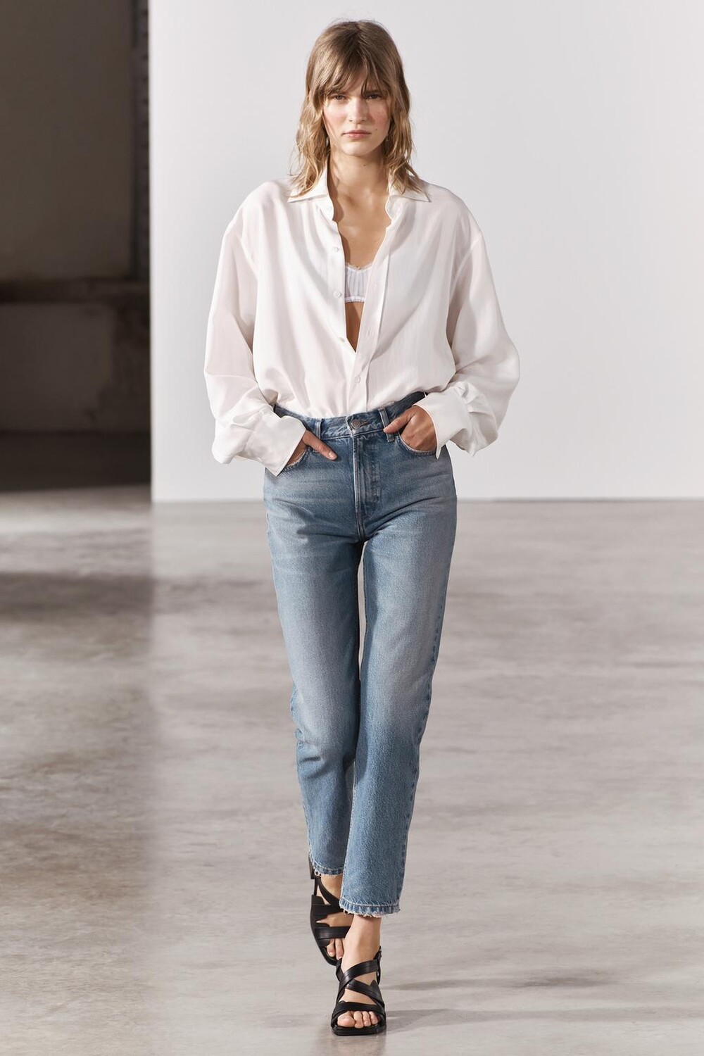 

Прямые джинсы средней посадки ZARA, средне-синий