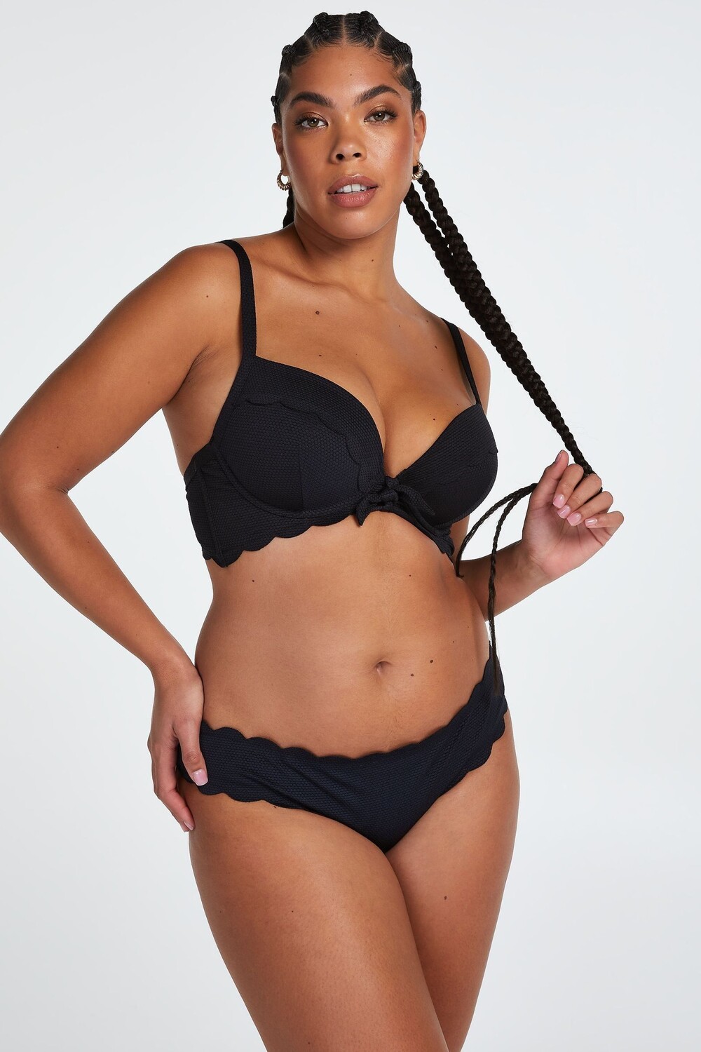 

Плавки бикини Hunkemöller Rio черного цвета с волнистой отделкой Hunkemoller, черный