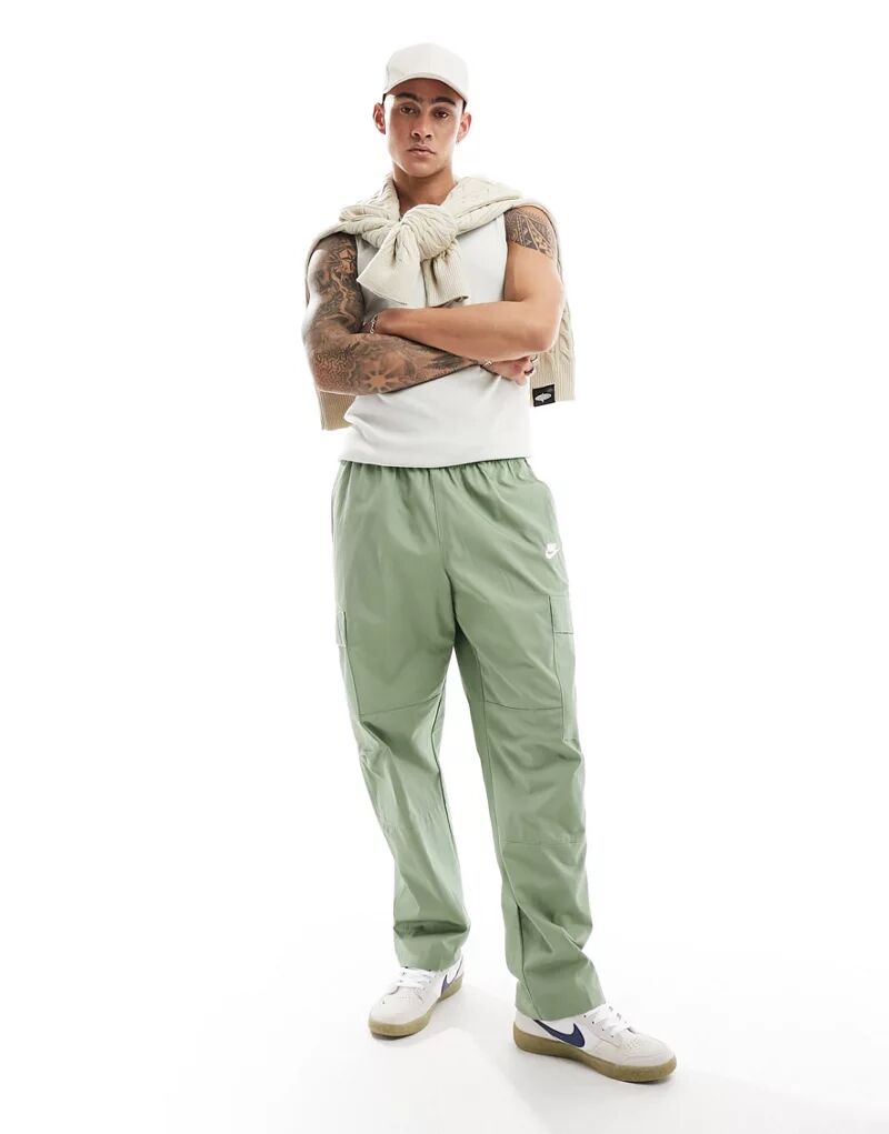 Nike – Club – армейские брюки из ткани зеленого цвета