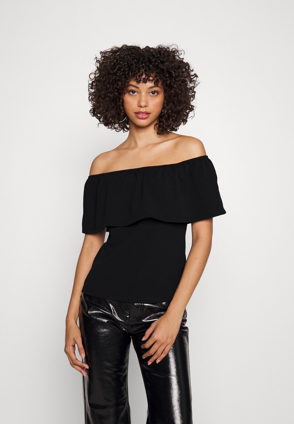

Блузка Vero Moda с открытыми плечами и короткими рукавами, черный