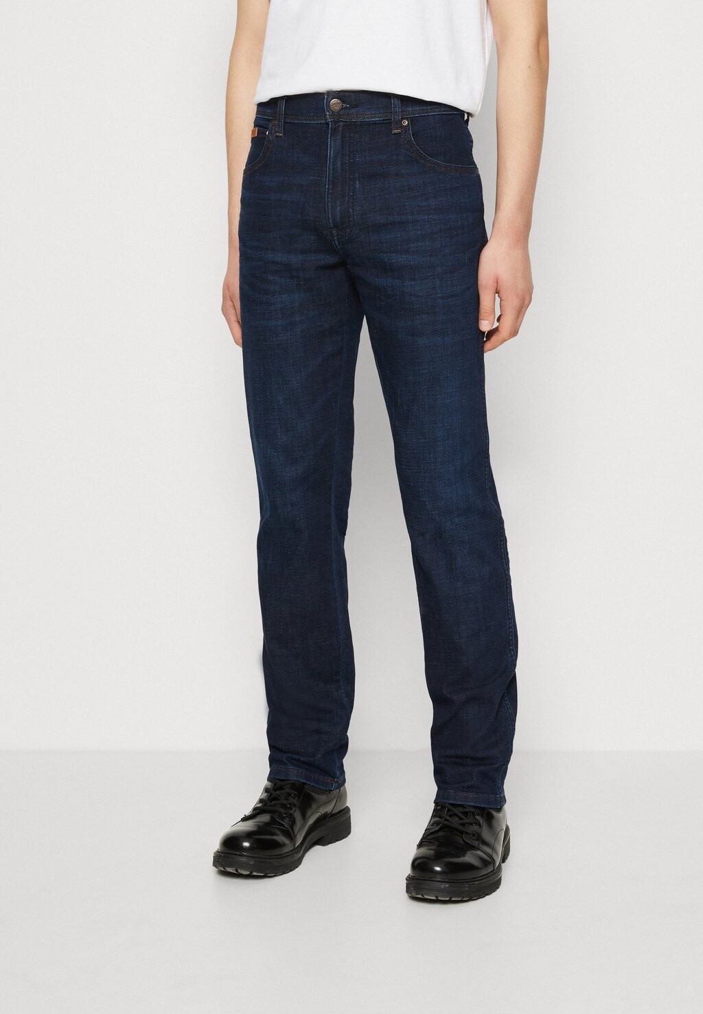 

Джинсы прямого кроя Wrangler