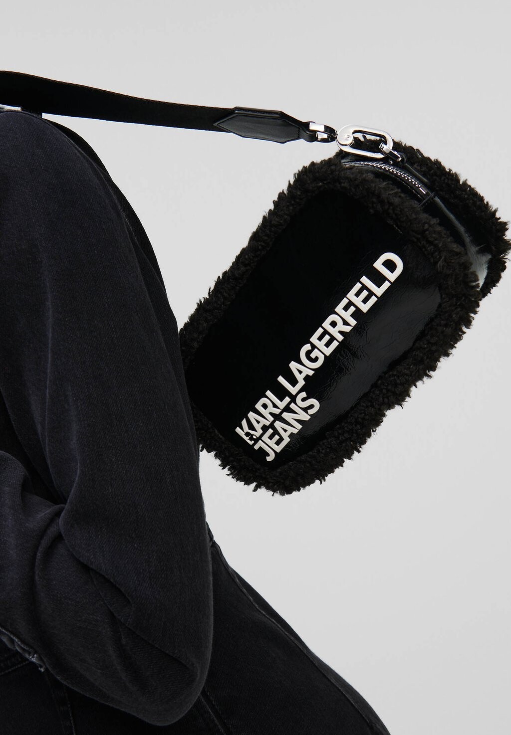 

Сумка Karl Lagerfeld Jeans ДУШКА BOX LOGO, черный