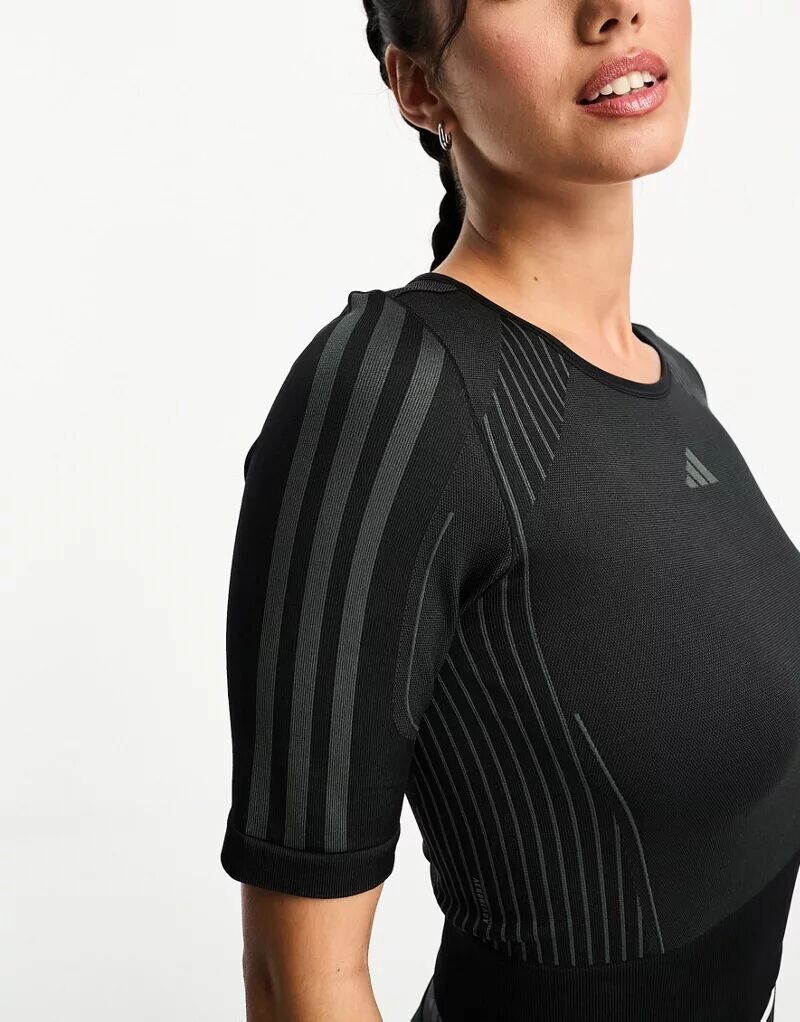 

Черная бесшовная укороченная футболка adidas Training aeroknit adidas performance