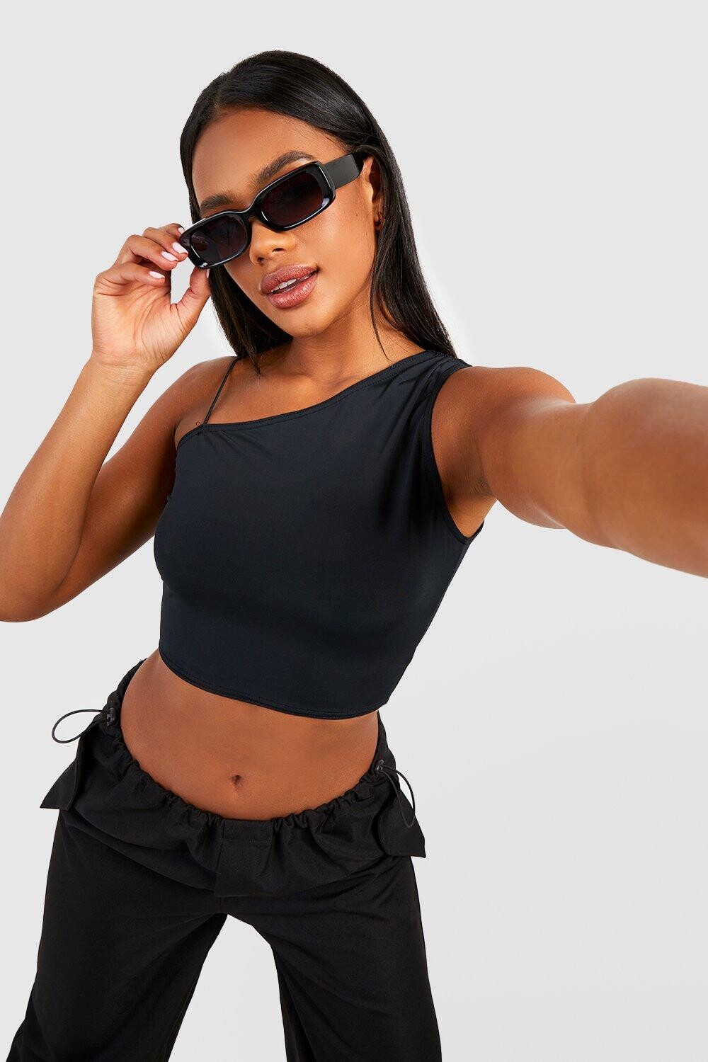 

Укороченный топ премиум матовый объединенный на одно плечо Boohoo, черный