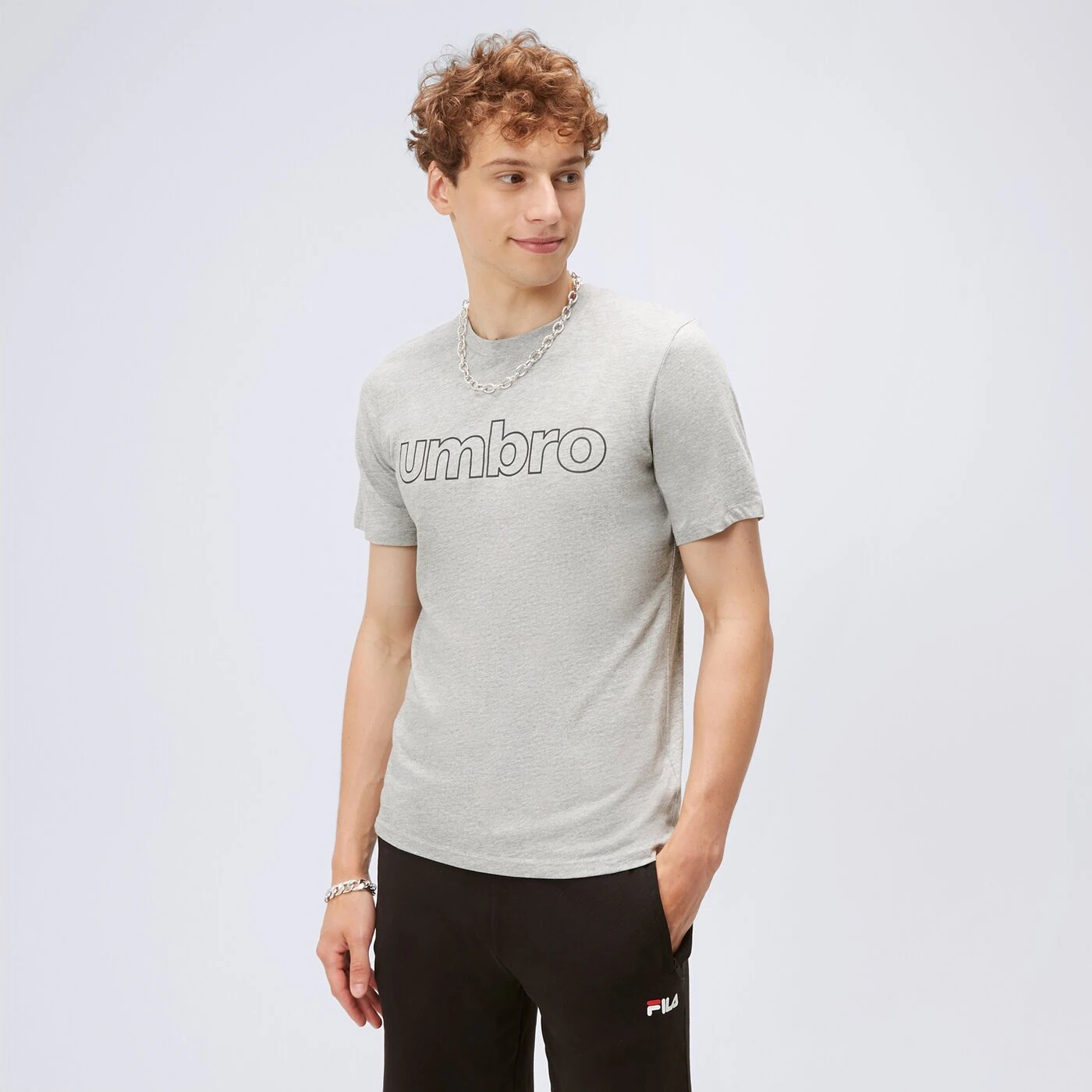 цена Футболка Umbro с линейным логотипом, серый