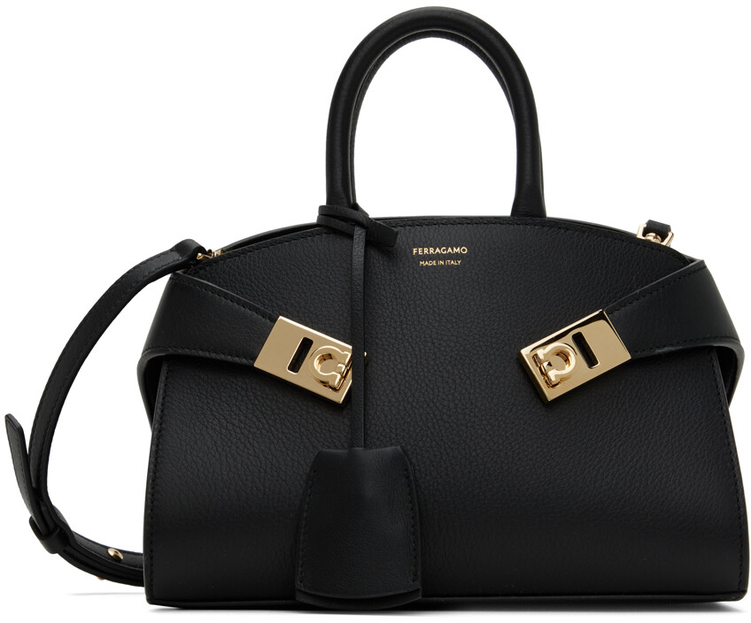 

Черная мини-сумка-обнимашка Ferragamo