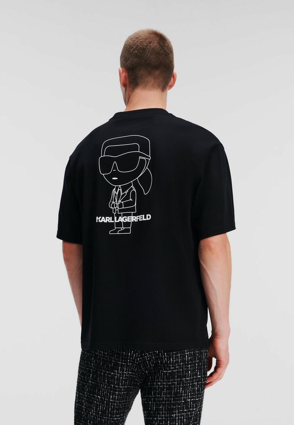

Футболка с принтом IKONIK OUTLINE KARL LAGERFELD, черный