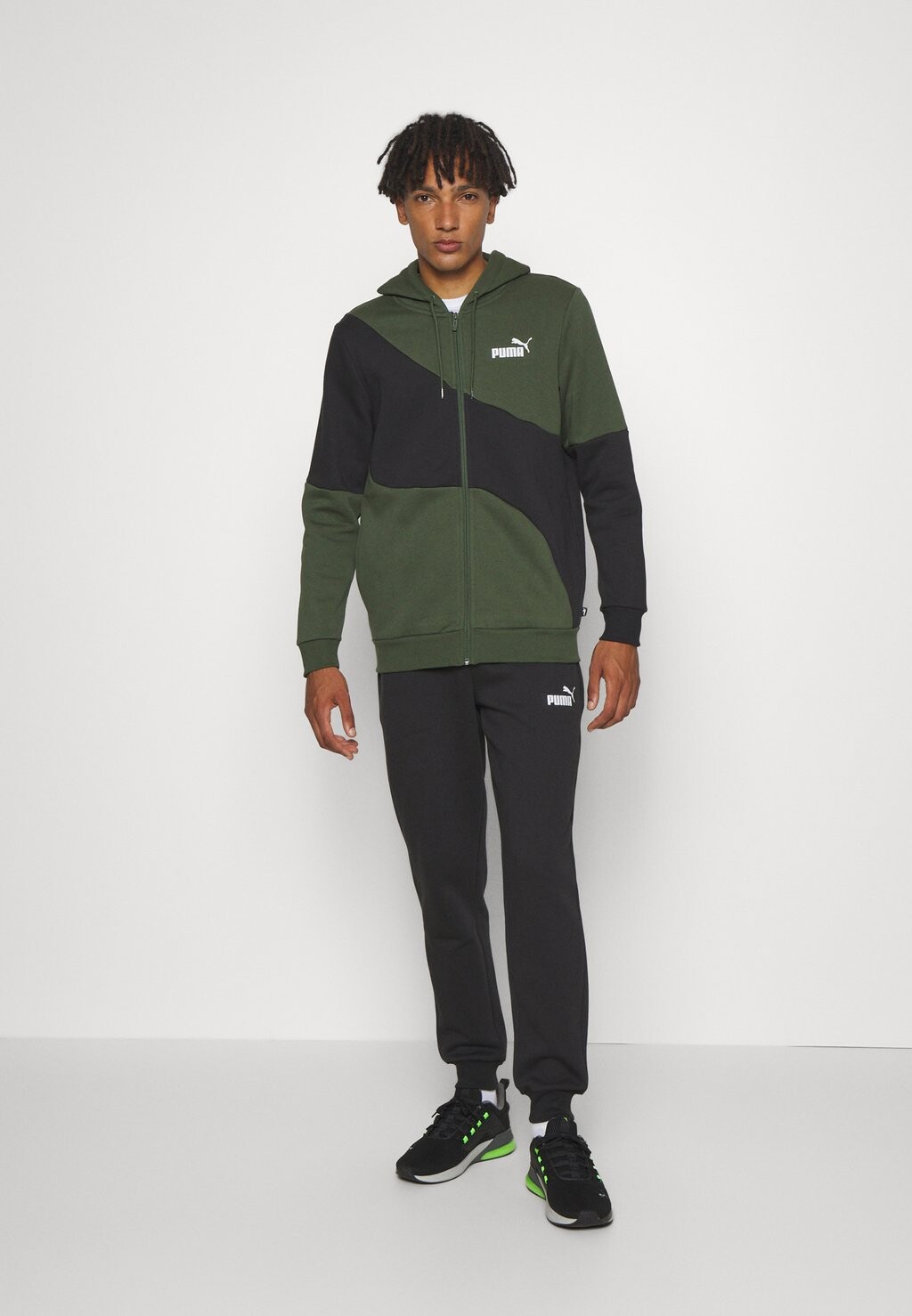 

Спортивный костюм Puma