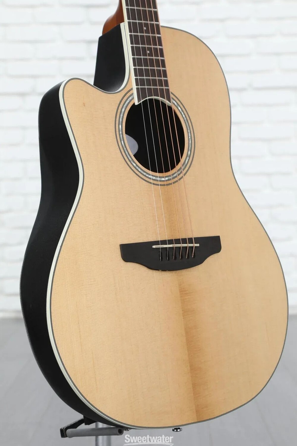 

Акустико-электрическая гитара Ovation Celebrity Standard CS24L-4 Mid-Depth для левшей - Natural