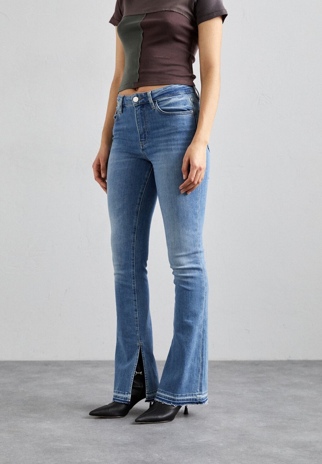 

Джинсы Bootcut FRAME, волнистые